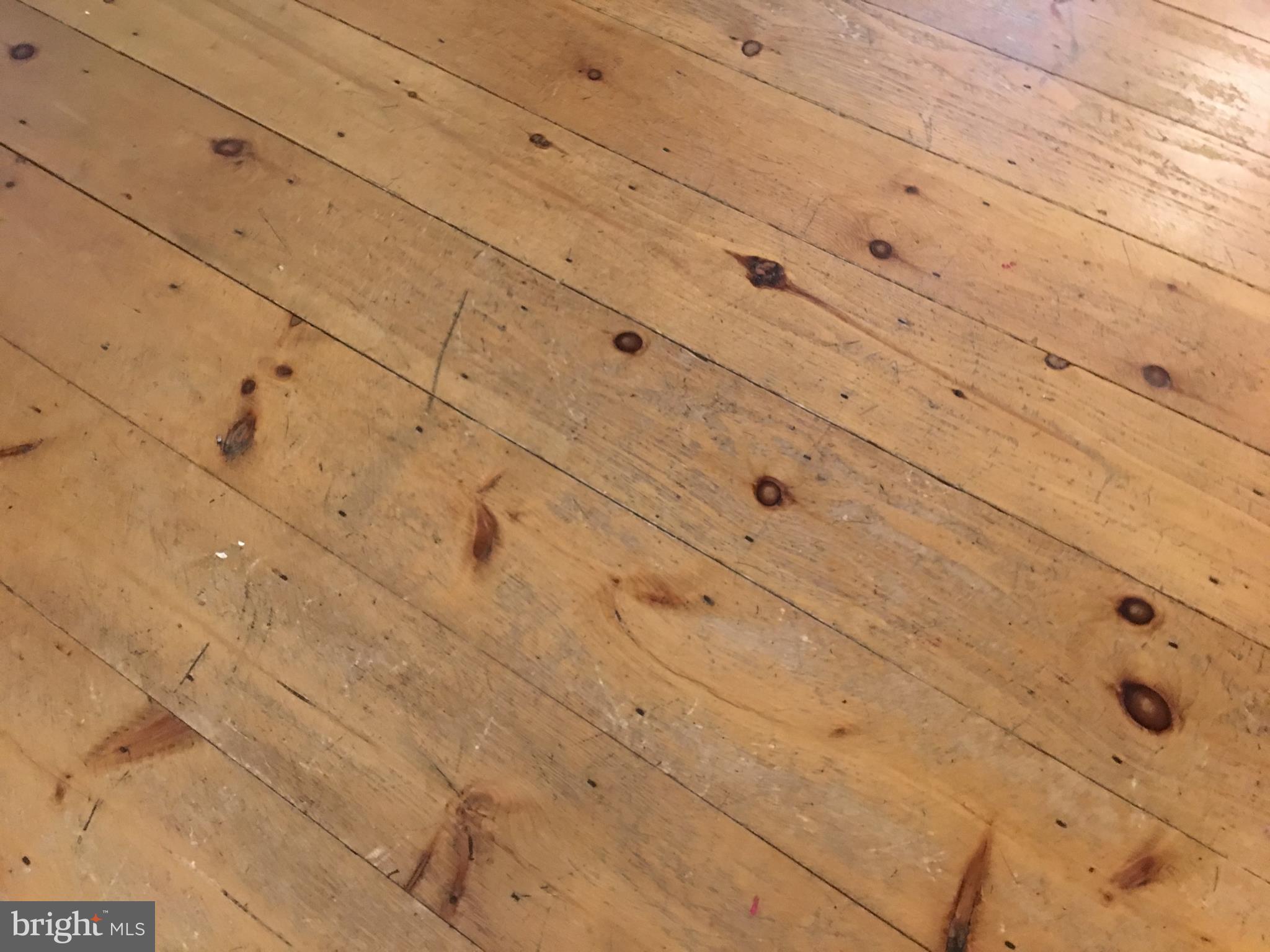 5782 Swamp Road Felton, PA 17322 - Photo 6 of 27 Flooring