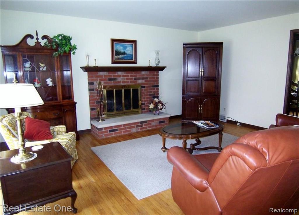 686 Center Ridge South Lyon, MI 48178 - Photo 8 of 15