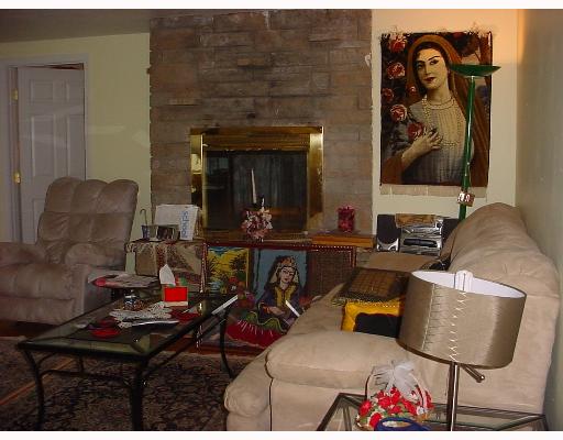 10 Lark Road Smithfield, RI 02828 - Photo 5 of 5 Living Room.