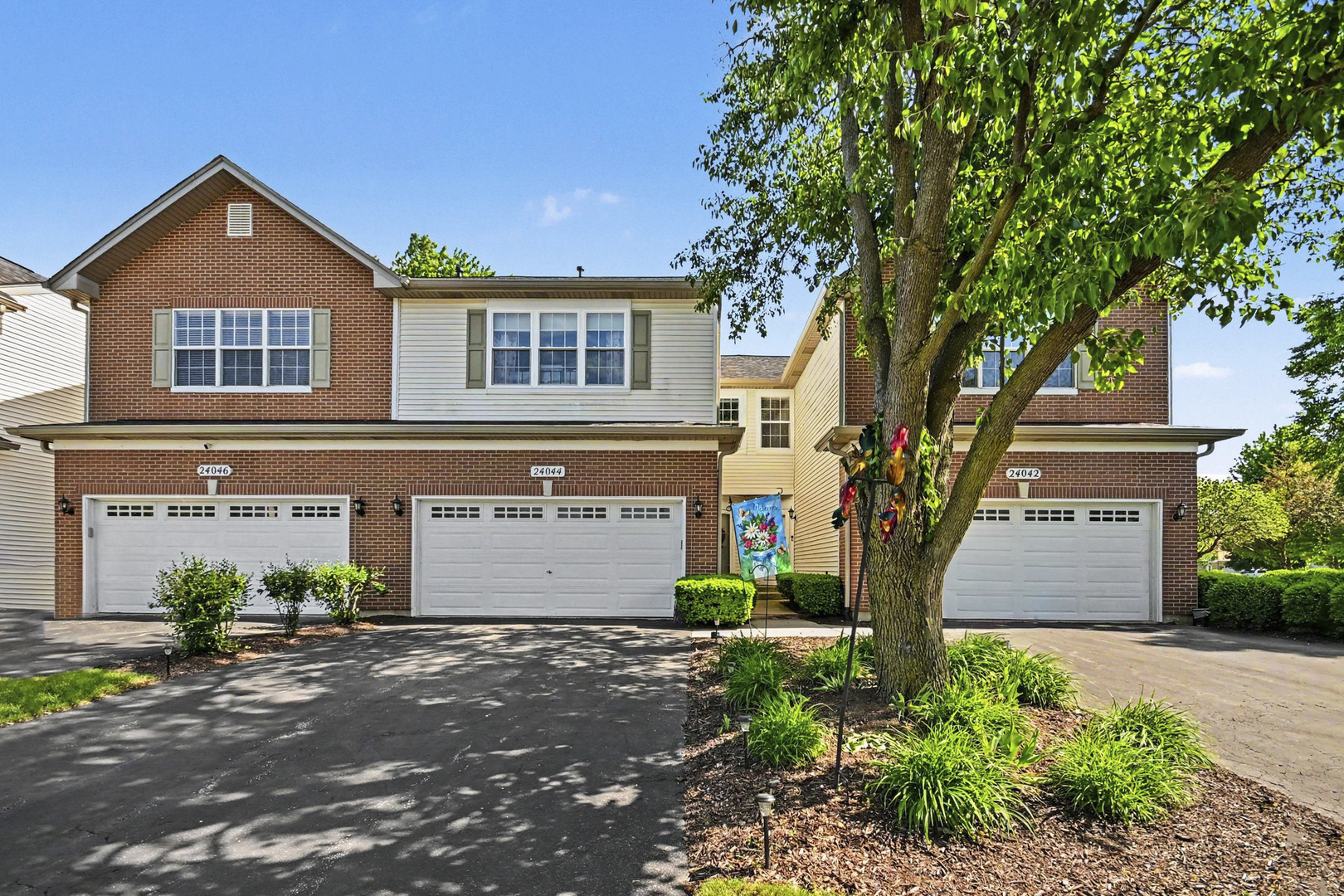 24044 Walnut Circle Plainfield, IL 60585 - Photo 2 of 27
