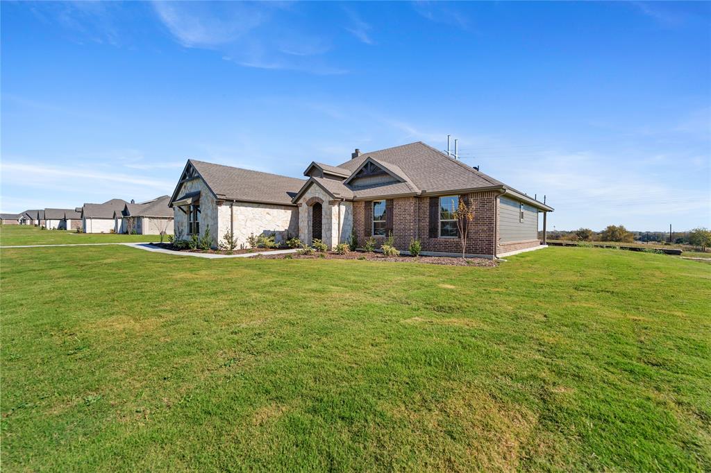 30 Roosevelt Ln Valley View Valley View, TX 76272 - Photo 4 of 35 a front view of a house with garden