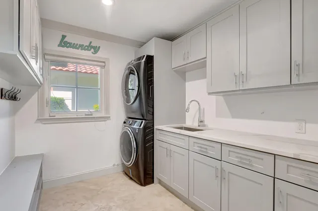 a view of a house with backyard and swimming pool