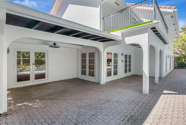 a view of entryway with stairs