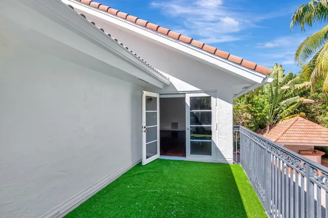 $2,100,000 | 930 Parkside Circle North, Boca Raton, FL 33486