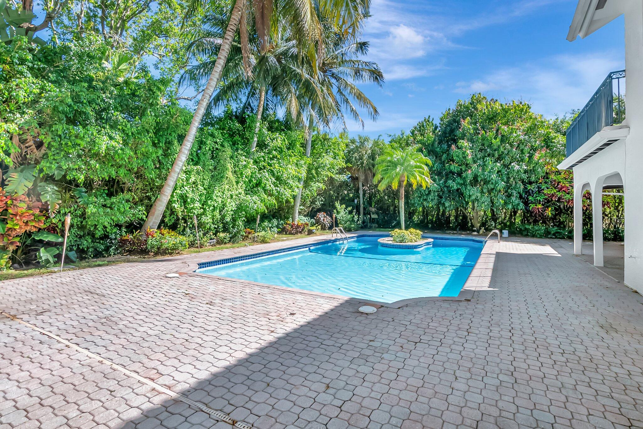 930 Parkside Circle North Boca Raton, FL 33486 - Photo 74 of 81 a view of a swimming pool with a yard