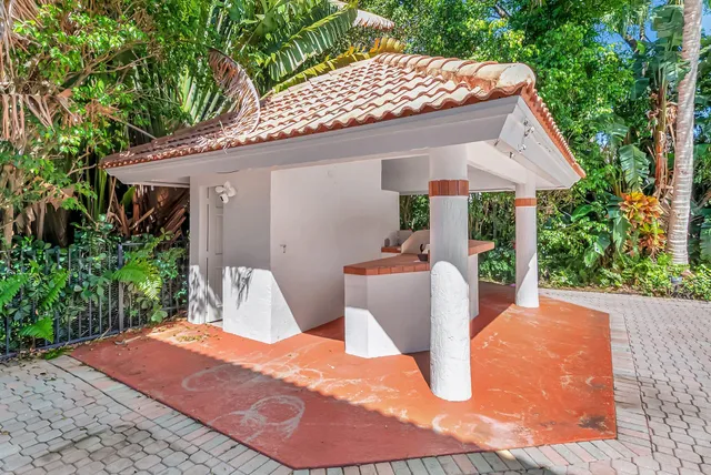 $2,100,000 | 930 Parkside Circle North, Boca Raton, FL 33486