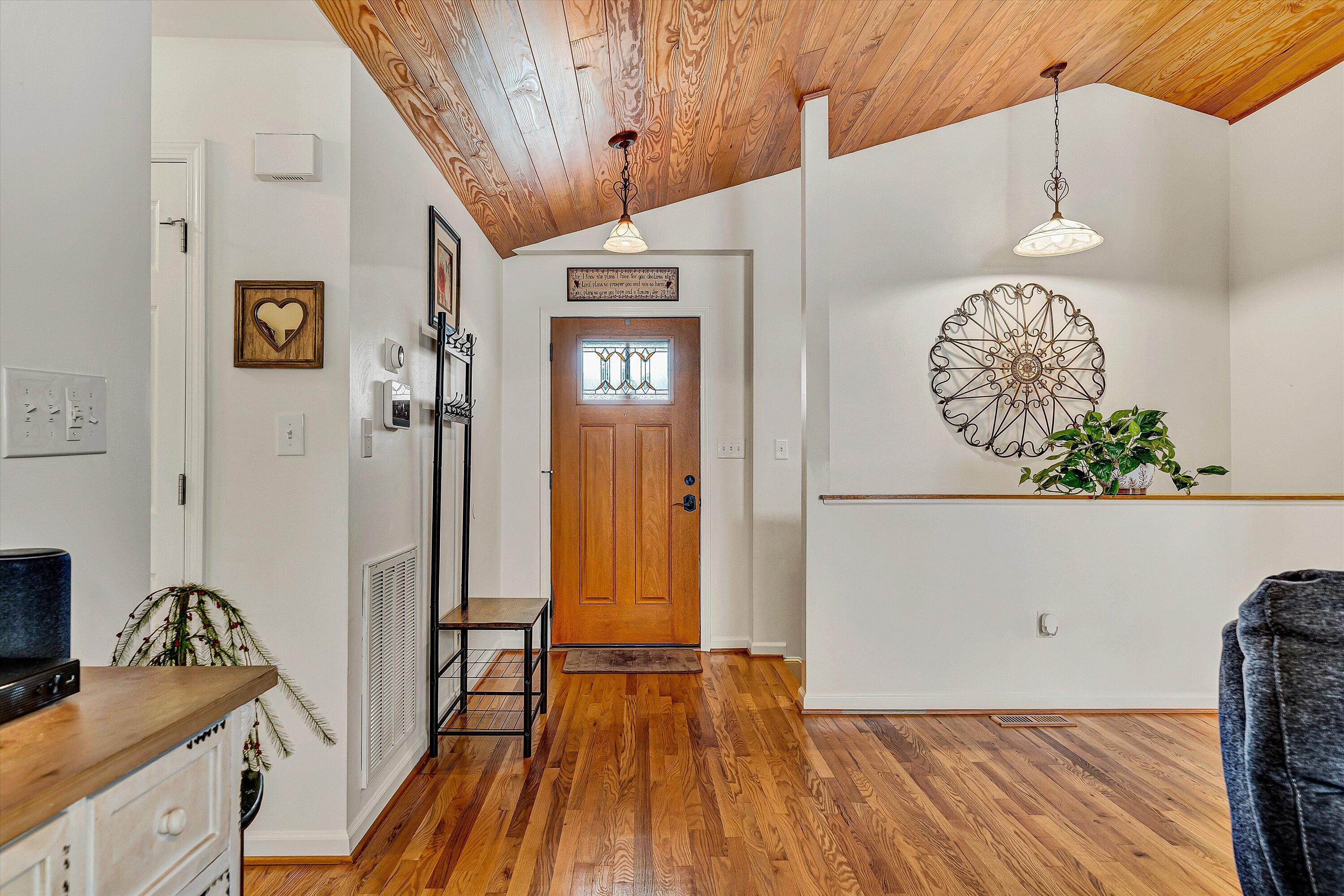 3706 Rte 3004 Roanoke, VA 24012 - Photo 3 of 47 03-VM-01089