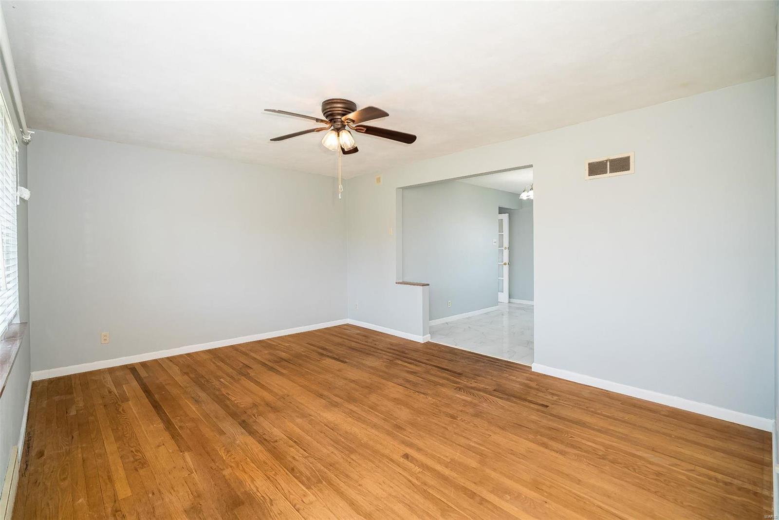 1636 Union Road St. Louis, MO 63125 - Photo 3 of 38 Gallery Image 3