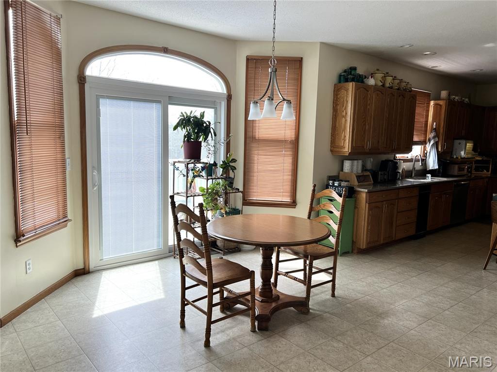863 Marc Drive Alton, IL 62002 - Photo 9 of 35