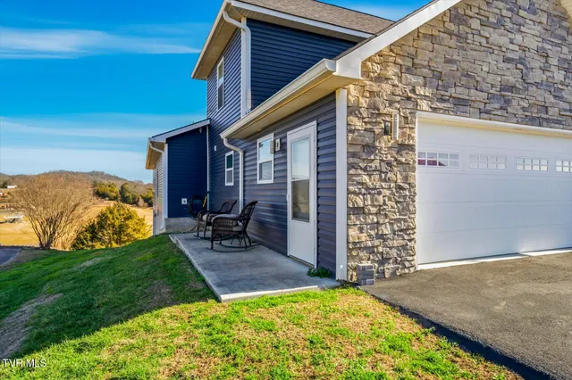 $1,390,000 | 1964 Harbor Hills Drive, Dandridge, TN 37725