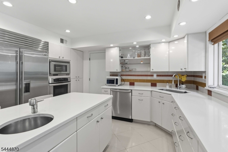 174 Brooklake Road Florham Park, NJ 07932 - Photo 22 of 43