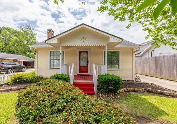 $215,000 | 6726 Jefferson Boulevard, Groves, TX 77619