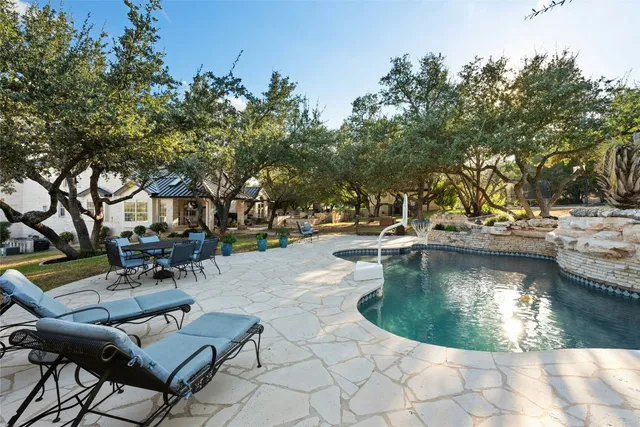 $1,625,000 | 2 Heatherbloom Lane, The Hills, TX 78738