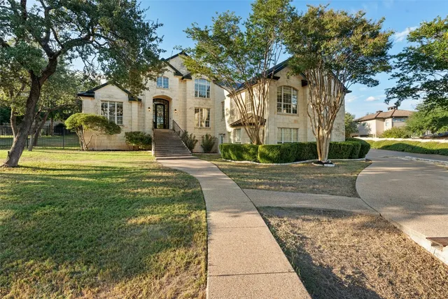 $1,625,000 | 2 Heatherbloom Lane, The Hills, TX 78738