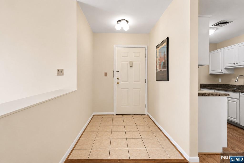 555 Riverside Avenue, Unit 9 Rutherford, NJ 07070 - Photo 3 of 23