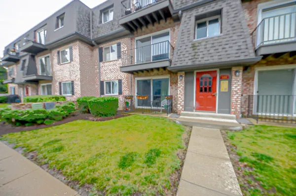 $215,900 | 916 South Plum Grove Road, Unit 223, Palatine, IL 60067