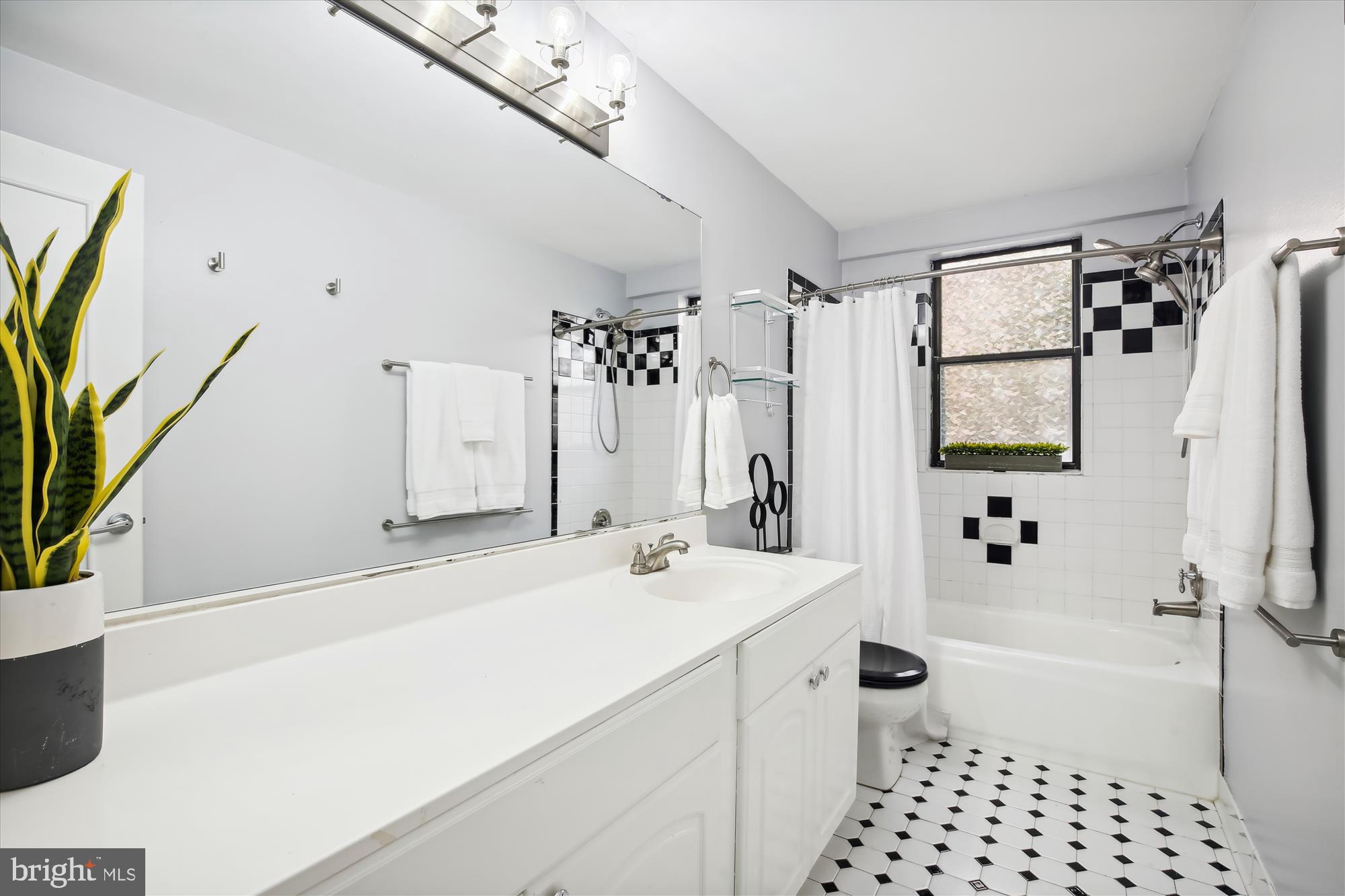 1727 R Street Northwest, Unit 303 Washington, DC 20009 - Photo 18 of 24