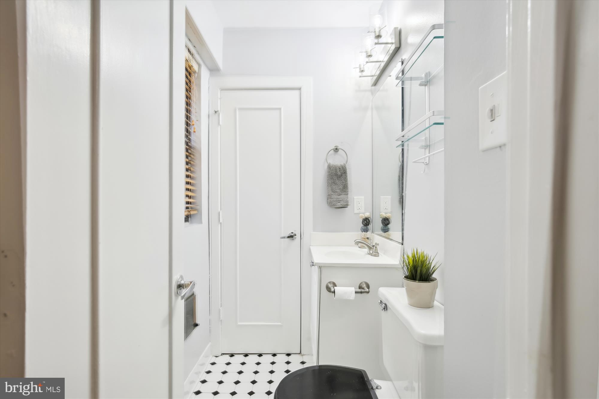 1727 R Street Northwest, Unit 303 Washington, DC 20009 - Photo 19 of 24