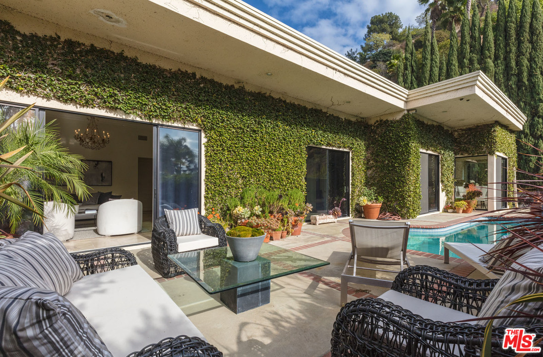 1480 Rising Glen Road Los Angeles, CA 90069 - Photo 12 of 21