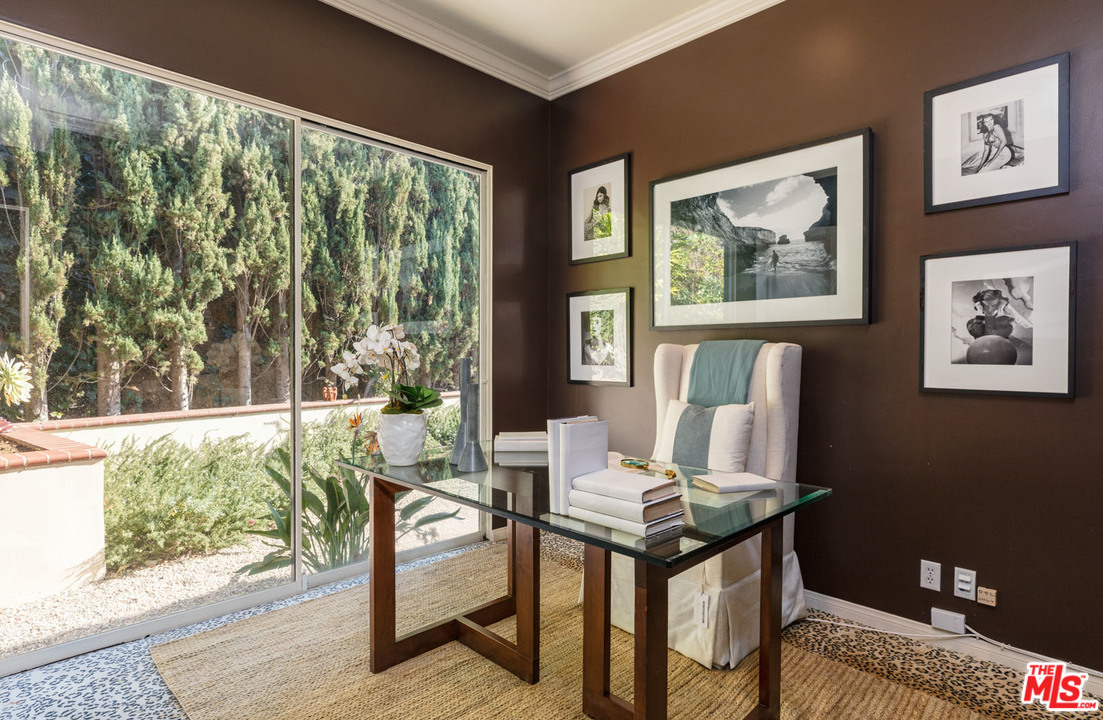 1480 Rising Glen Road Los Angeles, CA 90069 - Photo 15 of 21