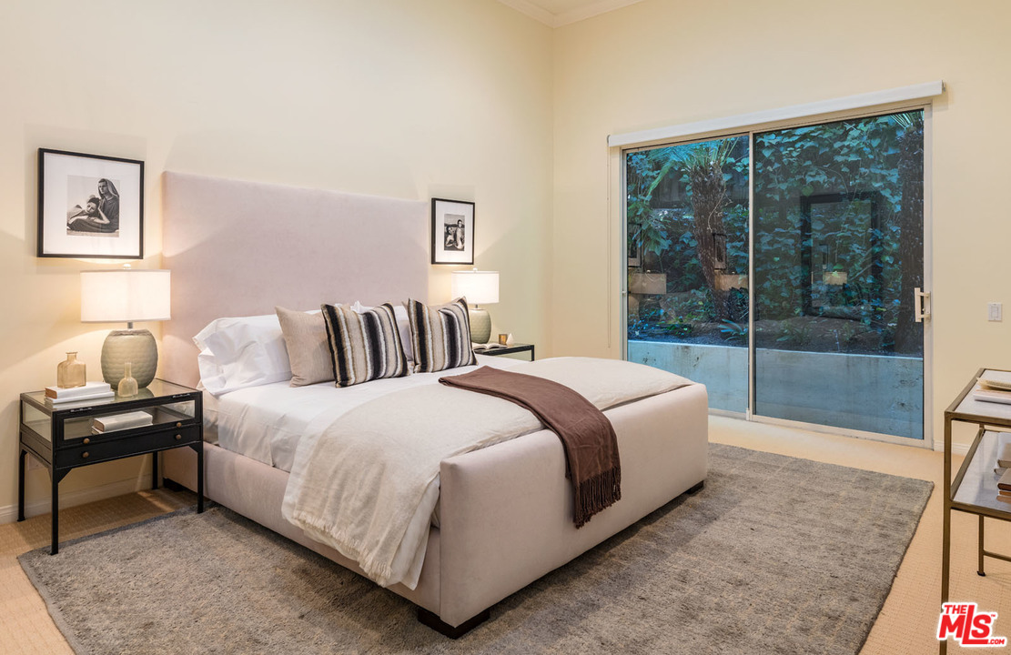 1480 Rising Glen Road Los Angeles, CA 90069 - Photo 20 of 21