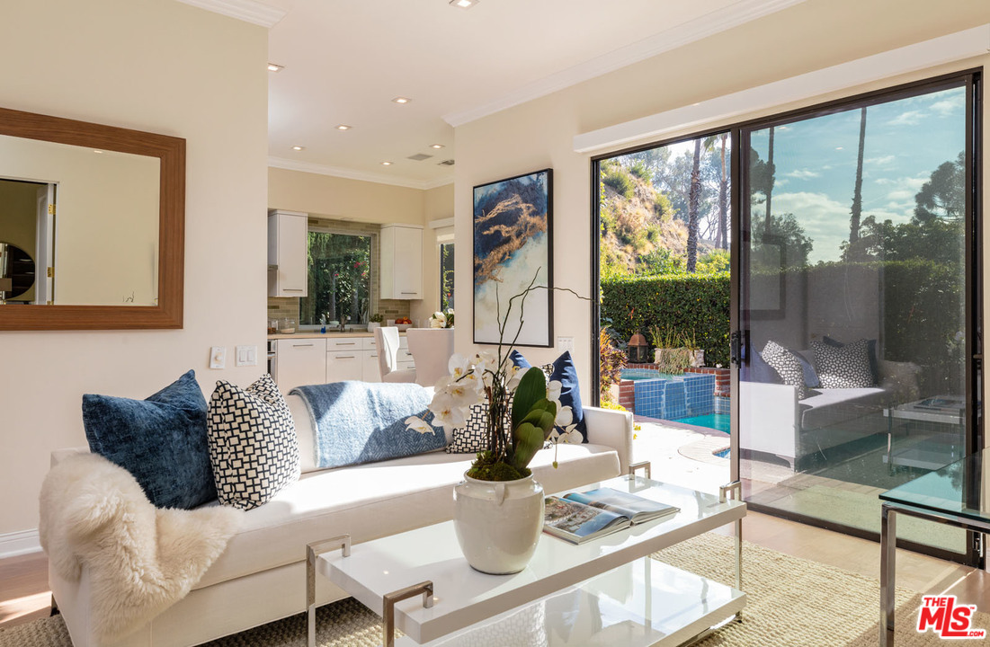 1480 Rising Glen Road Los Angeles, CA 90069 - Photo 6 of 21