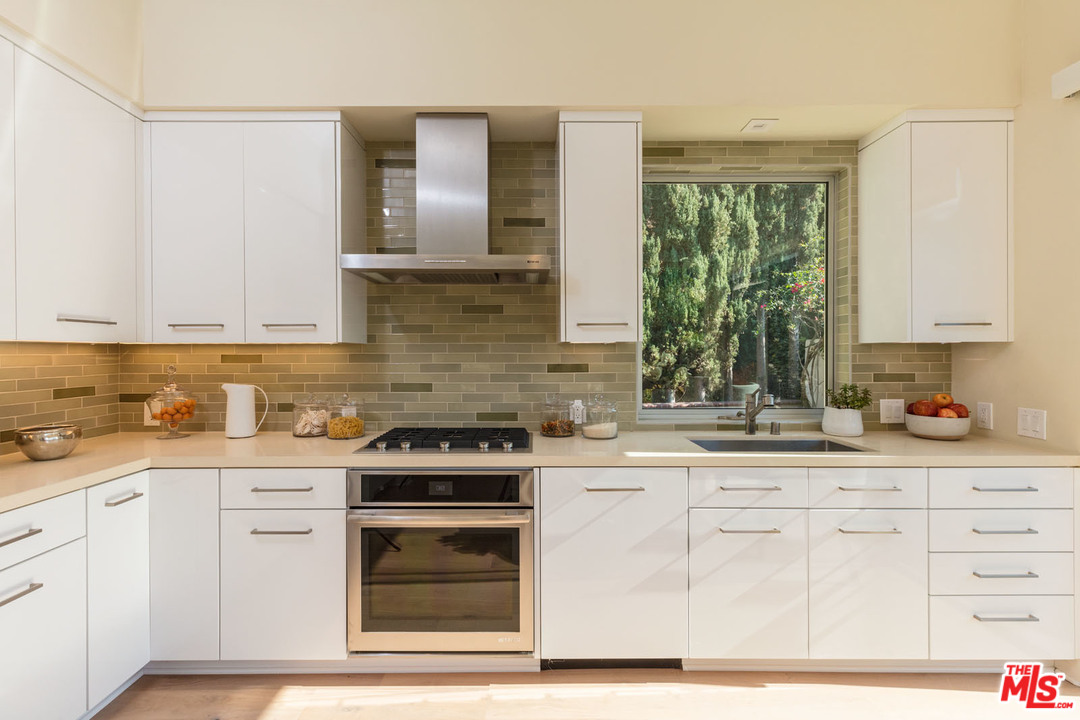 1480 Rising Glen Road Los Angeles, CA 90069 - Photo 8 of 21