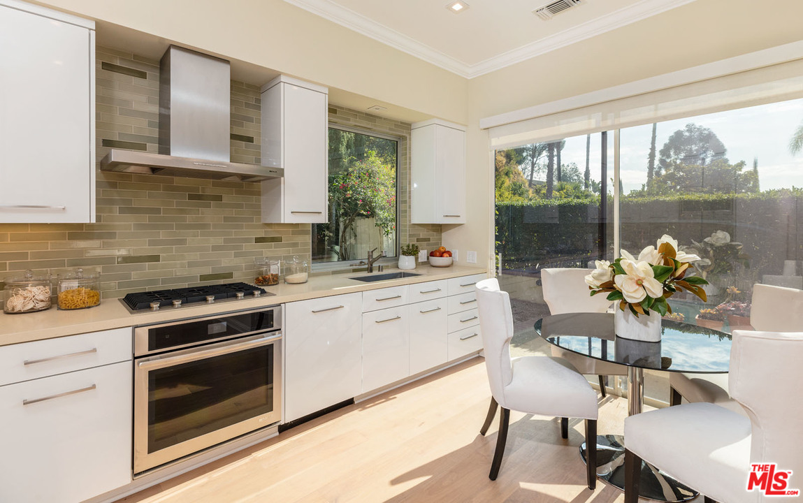 1480 Rising Glen Road Los Angeles, CA 90069 - Photo 9 of 21