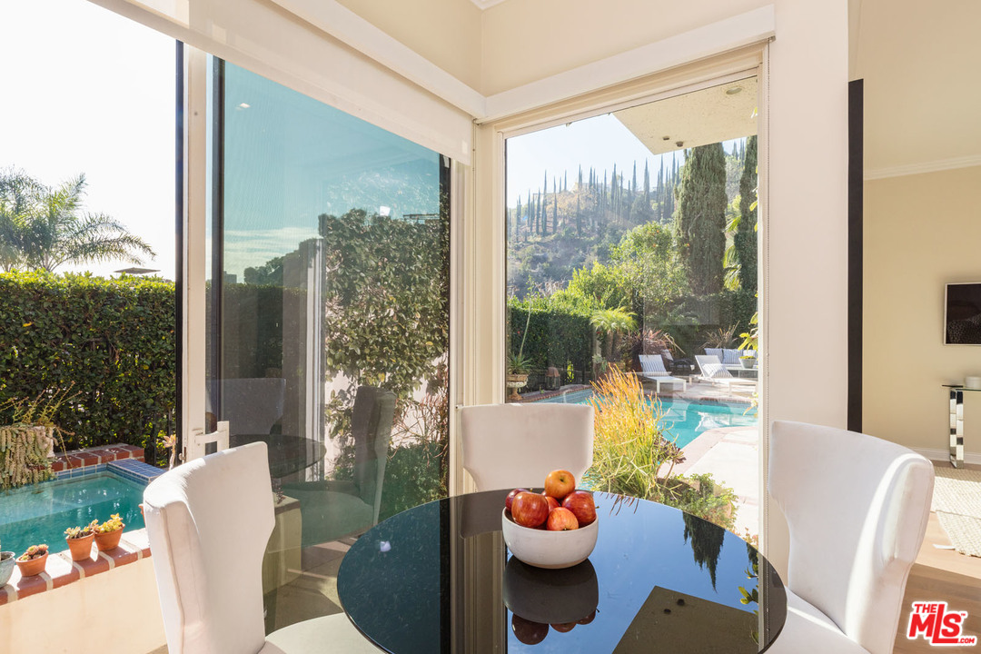 1480 Rising Glen Road Los Angeles, CA 90069 - Photo 10 of 21