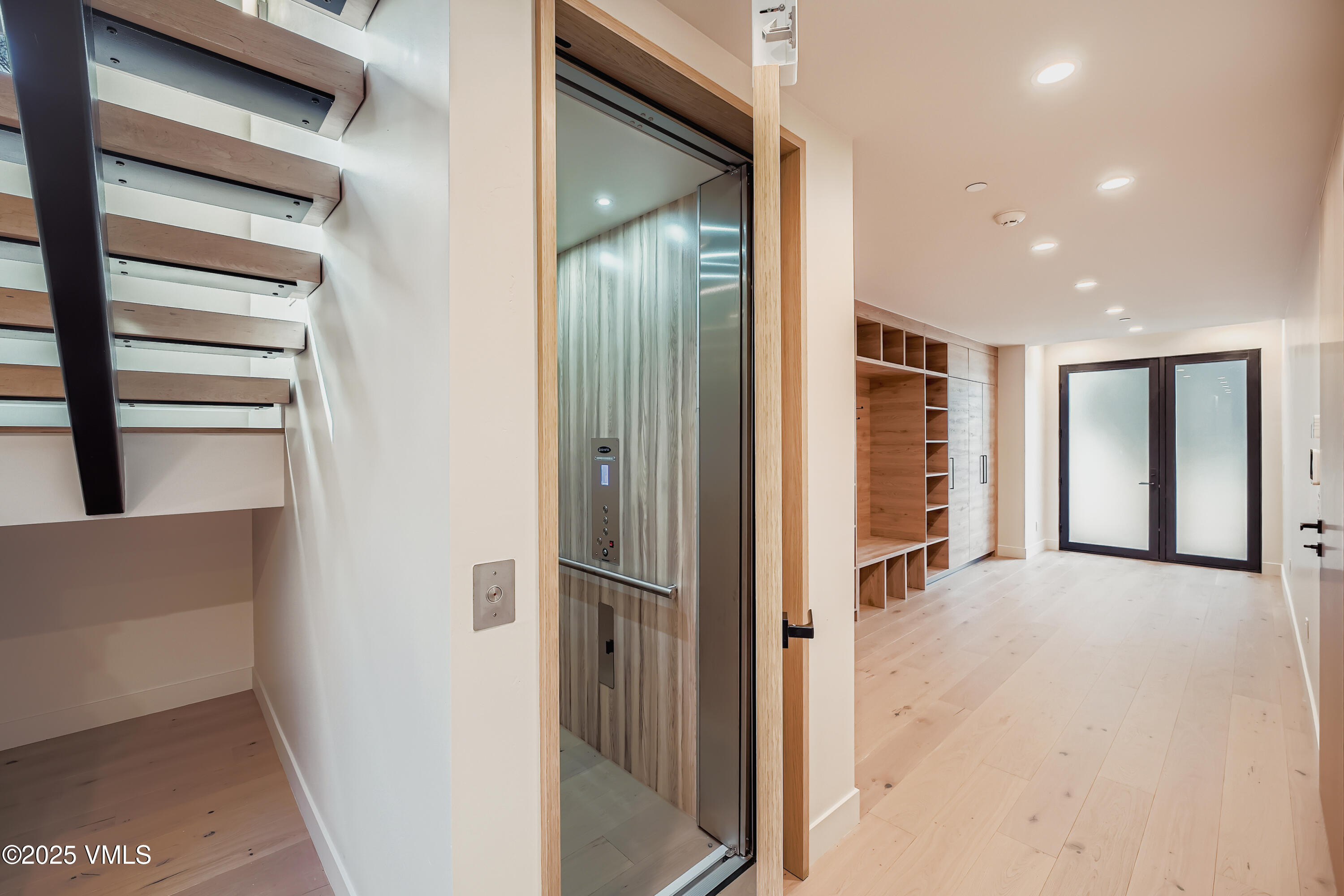 2805 Bald Mountain Road Vail, CO 81657 - Photo 33 of 54 15 Lower Level Hallway