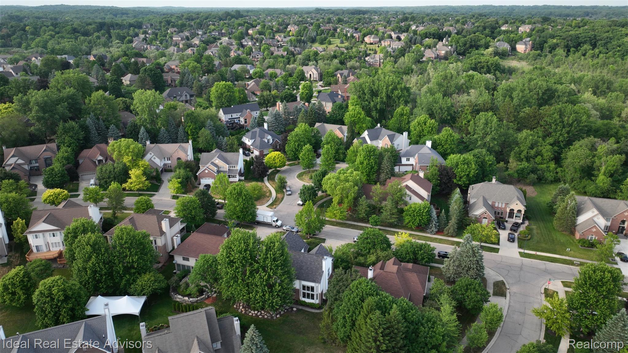 1364 Kentfield Drive Rochester, MI 48307 - Photo 17 of 70 Aerial perspective showcasing a residential neighborhood with mature trees