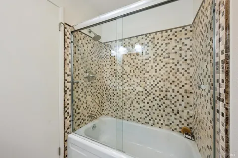 $825,000 | 215 Hemlock Drive, Healdsburg, CA 95448