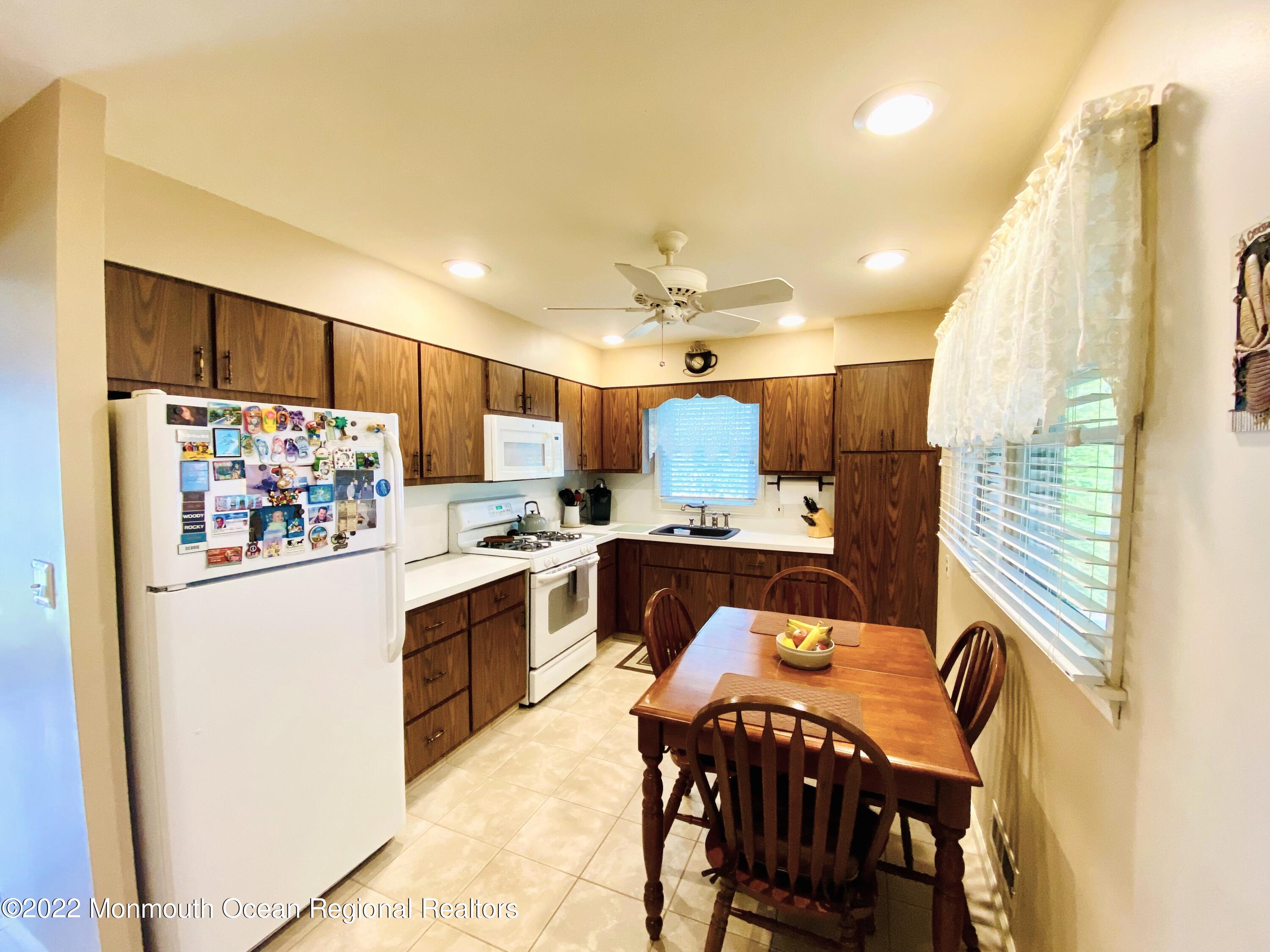 21 Redwood Road Howell, NJ 07731 - Photo 3 of 16 Kitchen
