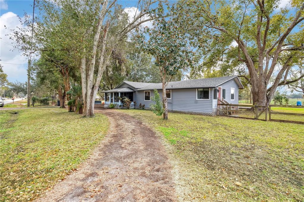13713 Walden Sheffield Road Dover, FL 33527 - Photo 2 of 39