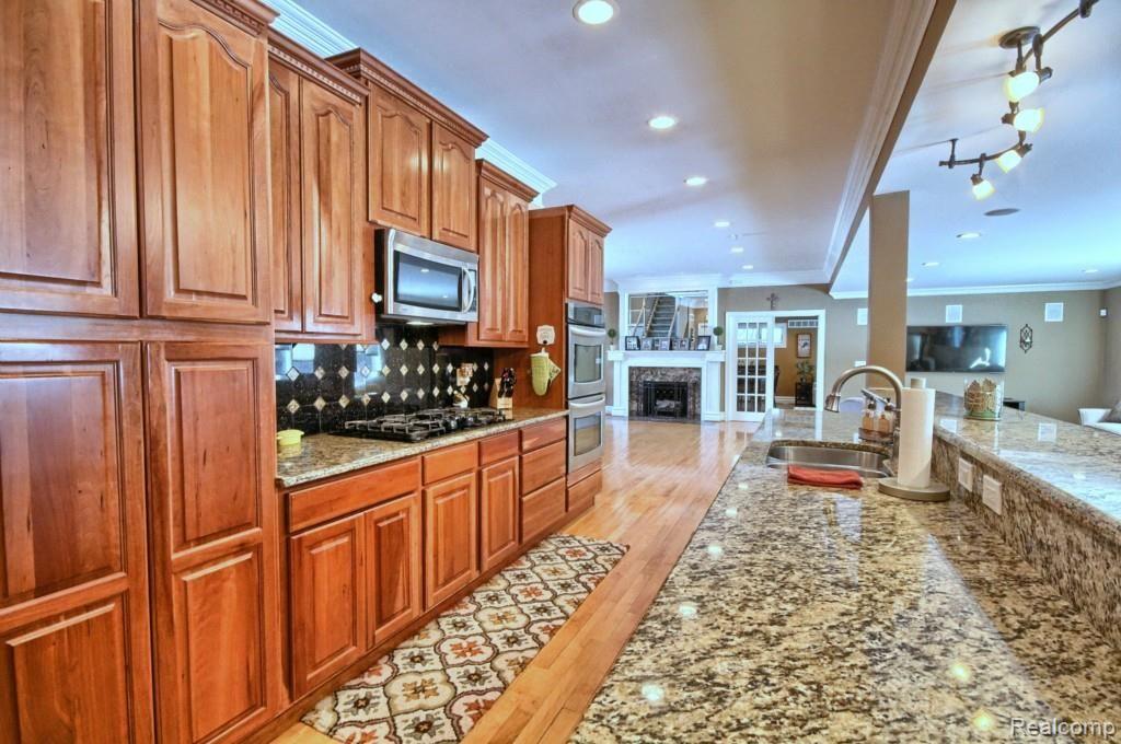 75 Roslyn Road Grosse Pointe, MI 48236 - Photo 9 of 37 Kitchen 2nd View.jpg