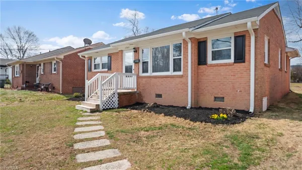 $1,550 | 1702 Eastwood Avenue, Greensboro, NC 27401