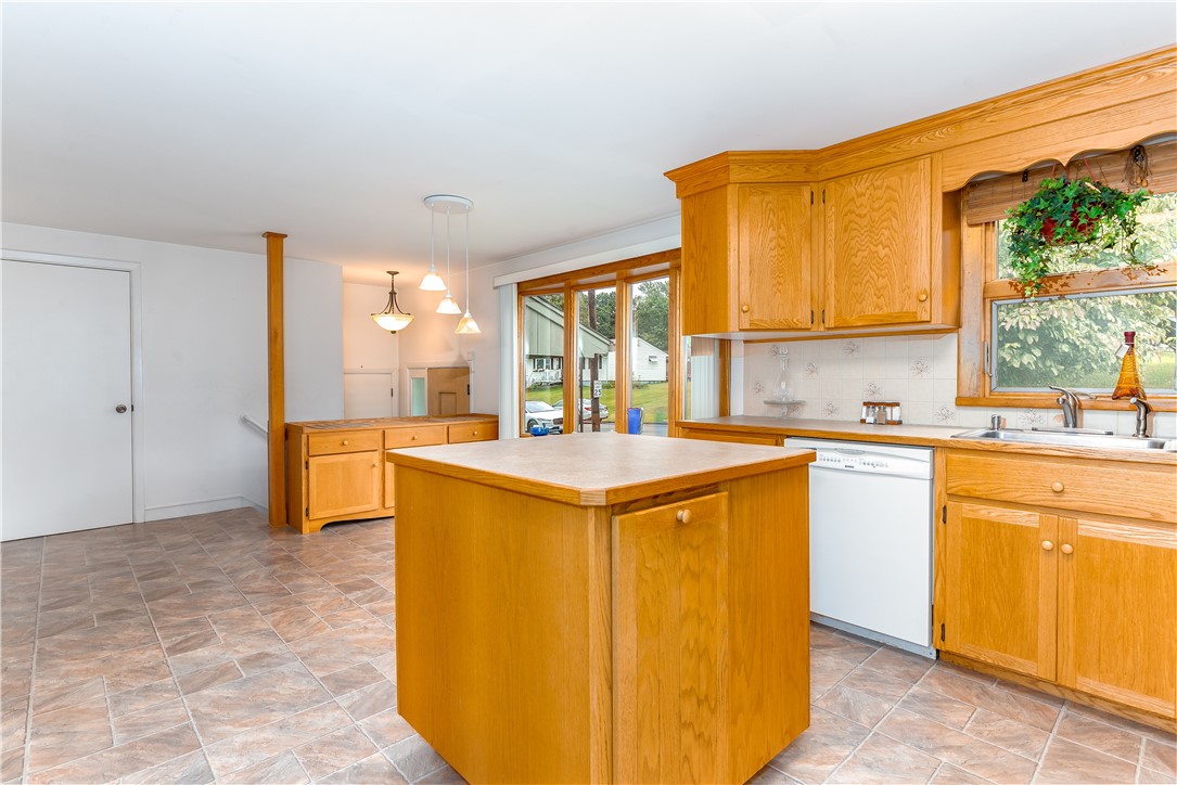 8 Viceroy Road Warwick, RI 02886 - Photo 12 of 32