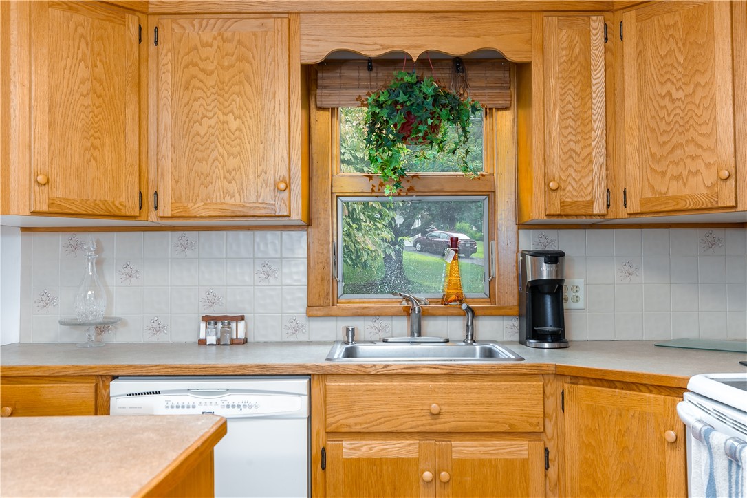 8 Viceroy Road Warwick, RI 02886 - Photo 13 of 32