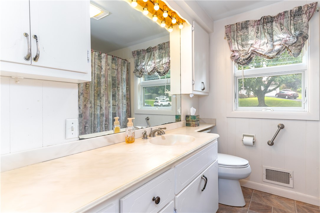 8 Viceroy Road Warwick, RI 02886 - Photo 20 of 32