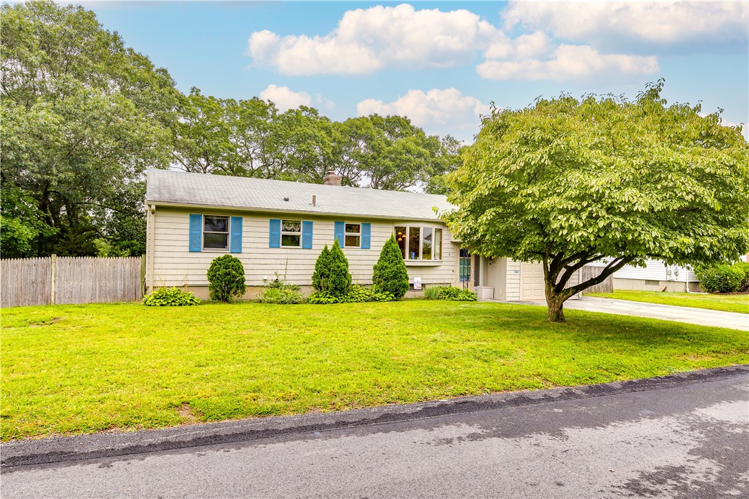 8 Viceroy Road Warwick, RI 02886 - Photo 2 of 32