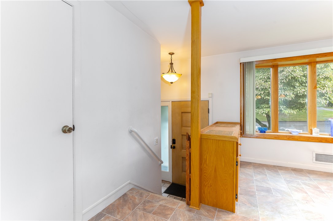 8 Viceroy Road Warwick, RI 02886 - Photo 22 of 32