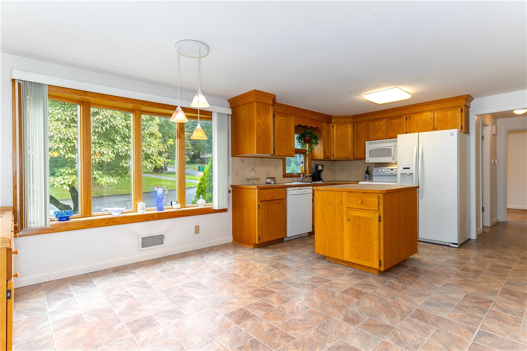 8 Viceroy Road Warwick, RI 02886 - Photo 6 of 32