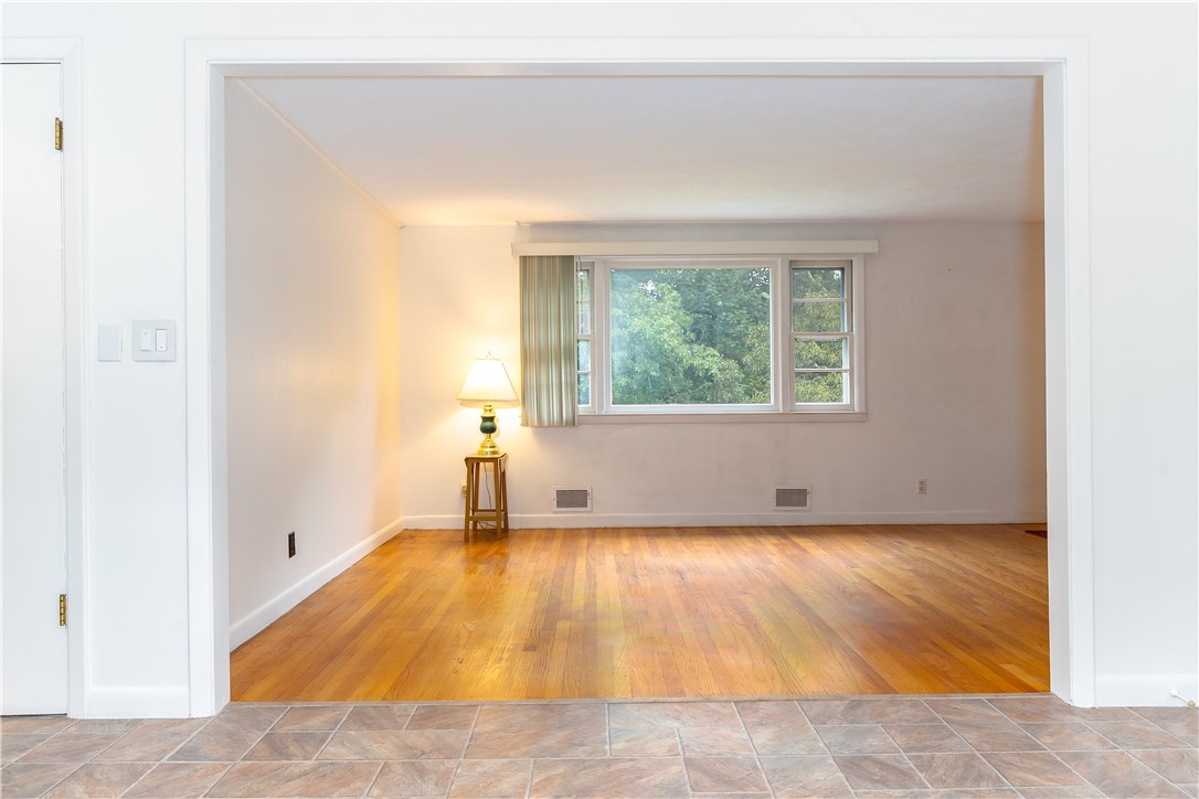 8 Viceroy Road Warwick, RI 02886 - Photo 7 of 32