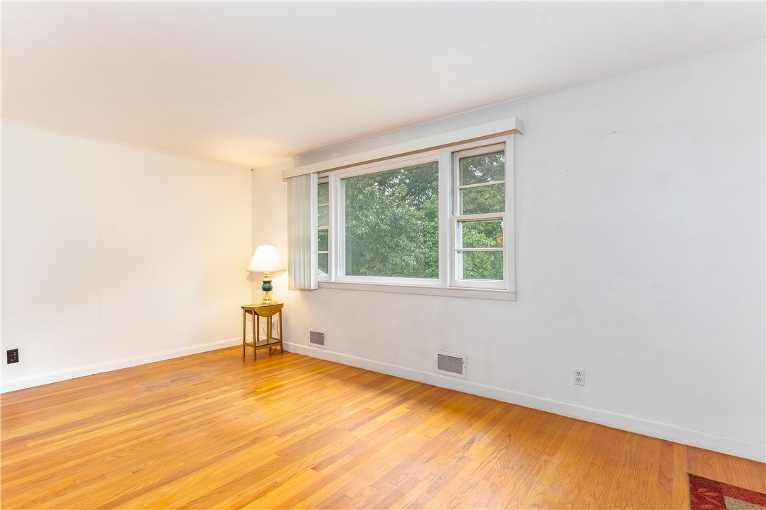 8 Viceroy Road Warwick, RI 02886 - Photo 9 of 32