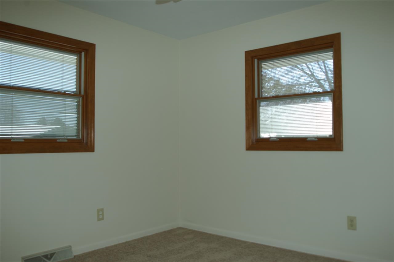 5460 Brookview Road Rockford, IL 61107 - Photo 13 of 20 a view of a small space