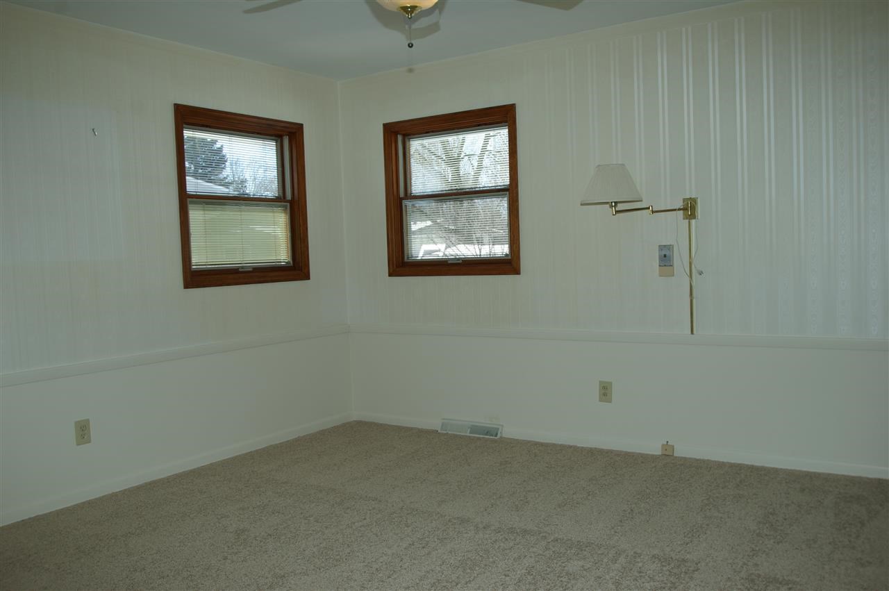 5460 Brookview Road Rockford, IL 61107 - Photo 10 of 20 an empty room with windows