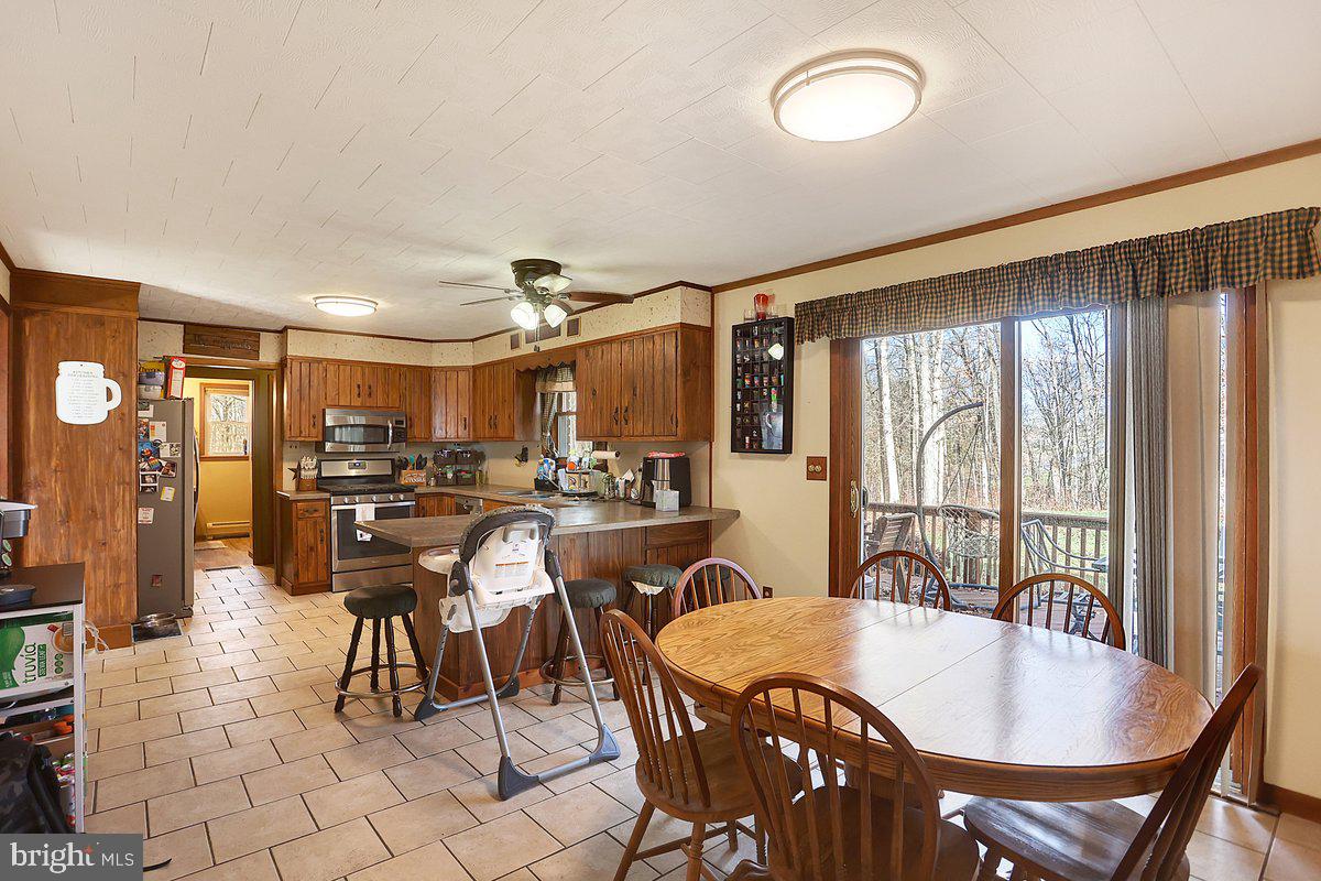 836 Stoney Point Road East Berlin, PA 17316 - Photo 12 of 24 dining/kitchen