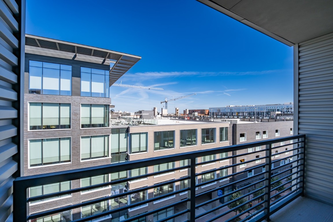1701 Simond Avenue, Unit 611 Austin, TX 78723 - Photo 3 of 35 a view of a large building