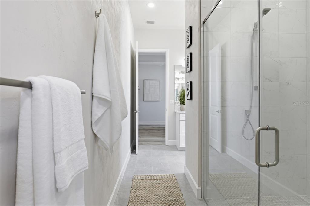 13425 Southwest 9th Road Newberry, FL 32669 - Photo 19 of 46 a bathroom with a shower