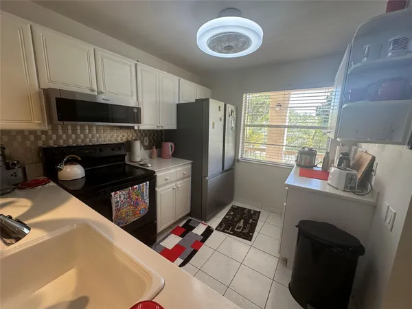 $3,000 | 4502 Martinique Way, Unit G2, Coconut Creek, FL 33066